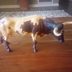 Breyer Longhorn Bull Chestnut Pinto